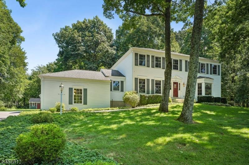 12 Eagle Nest Ln, Washington Twp., NJ 07853