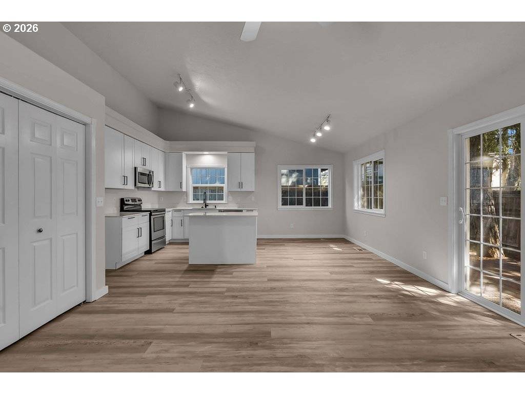 5914 MOOSEBERRY ST SE, Salem, OR 97301