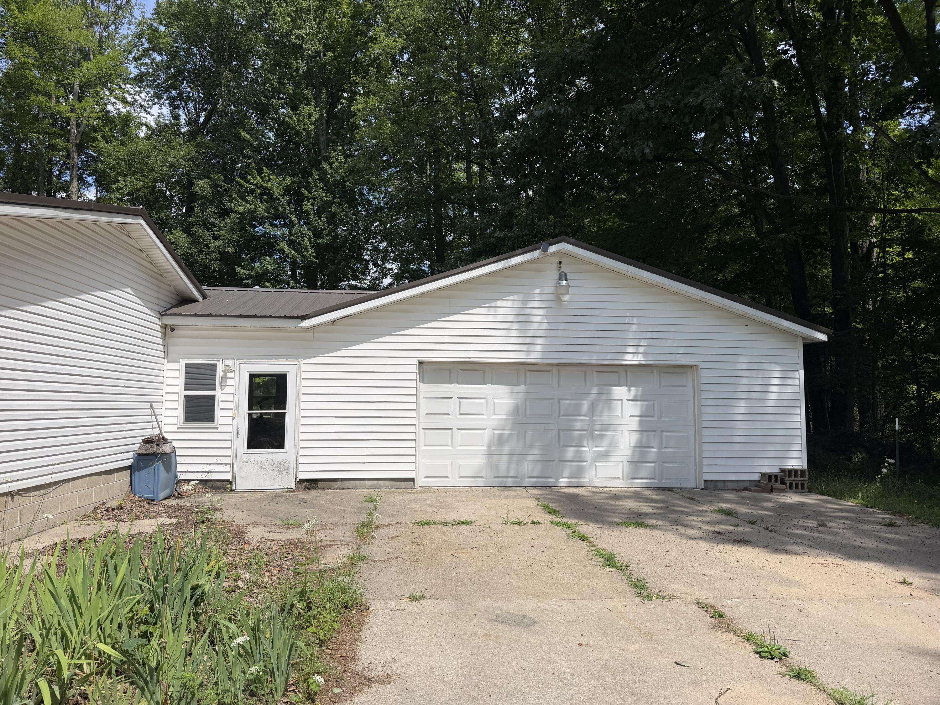 5692 E Loop RD, Newfield Twp, MI 49421