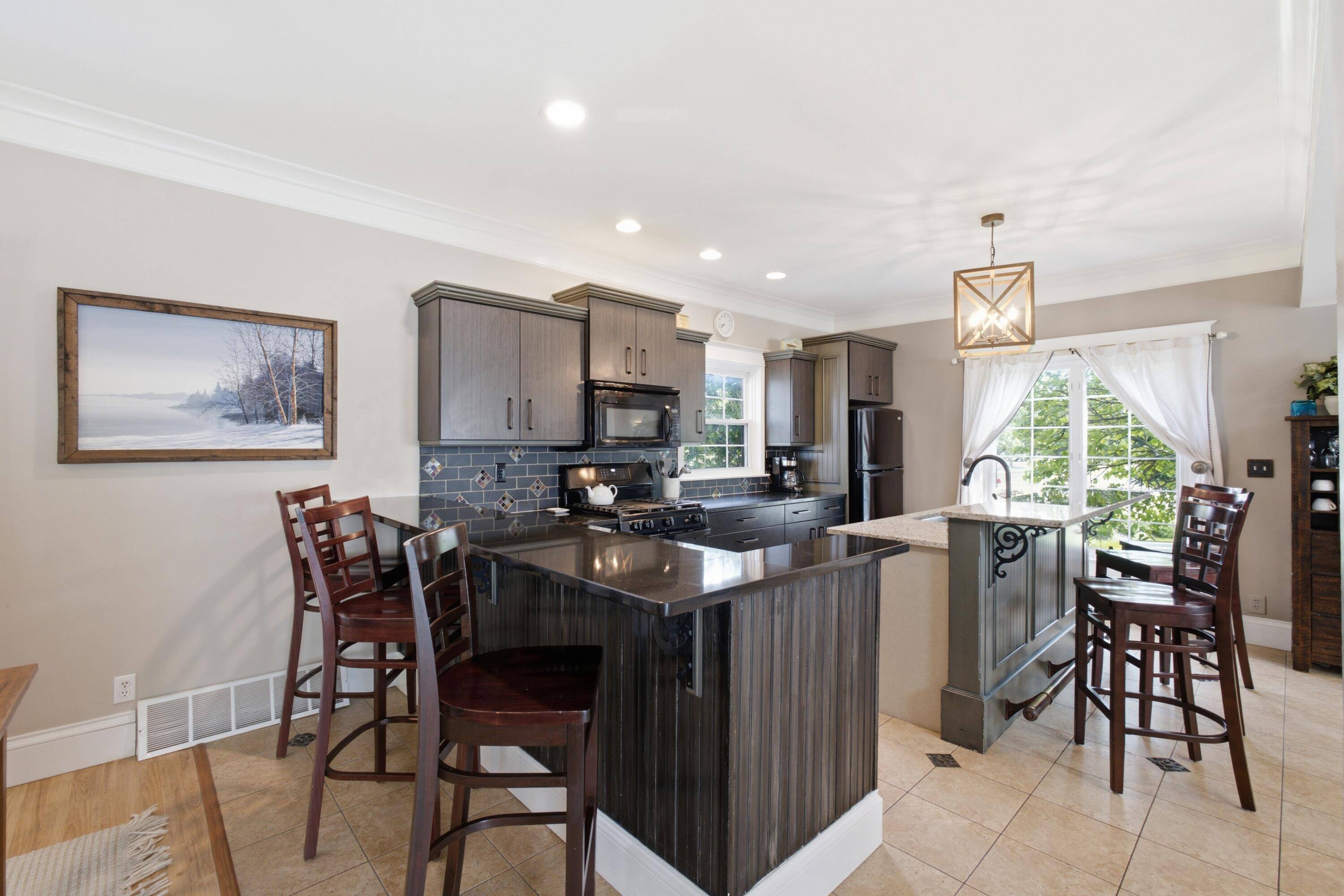 205 E Savidge ST, Spring Lake Vllg, MI 49456