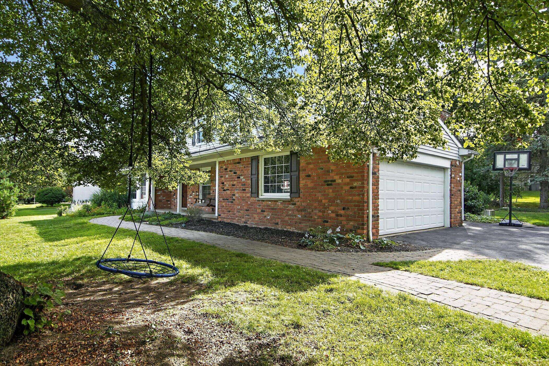 2656 Plumbrook DR, Bloomfield Hills, MI 48304
