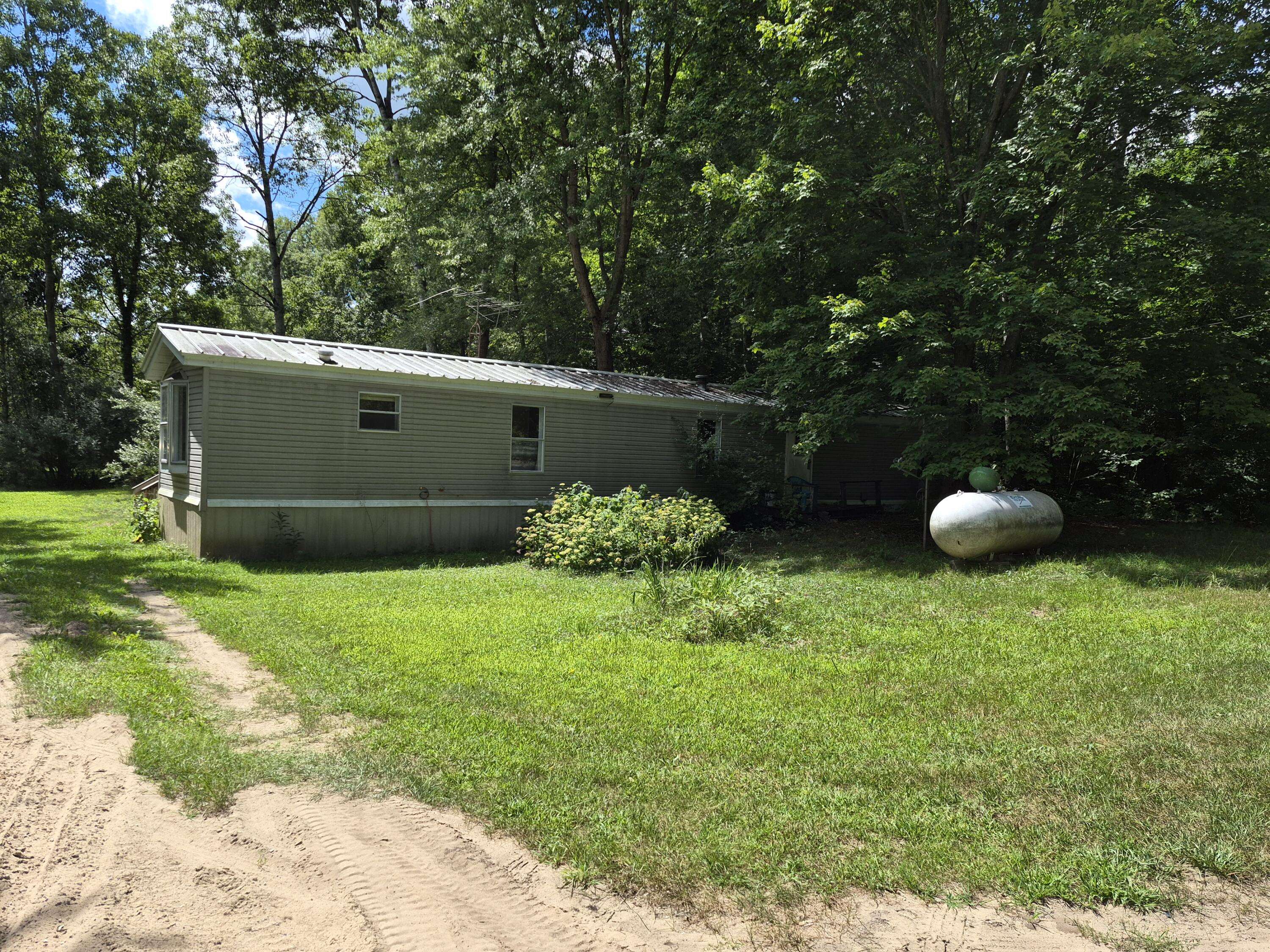 4107 E White River DR, Ferry Twp, MI 49421