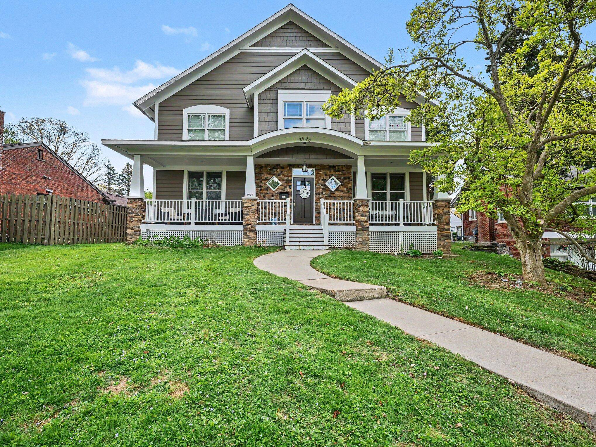 2928 Vinsetta BLVD, Royal Oak City, MI 48073