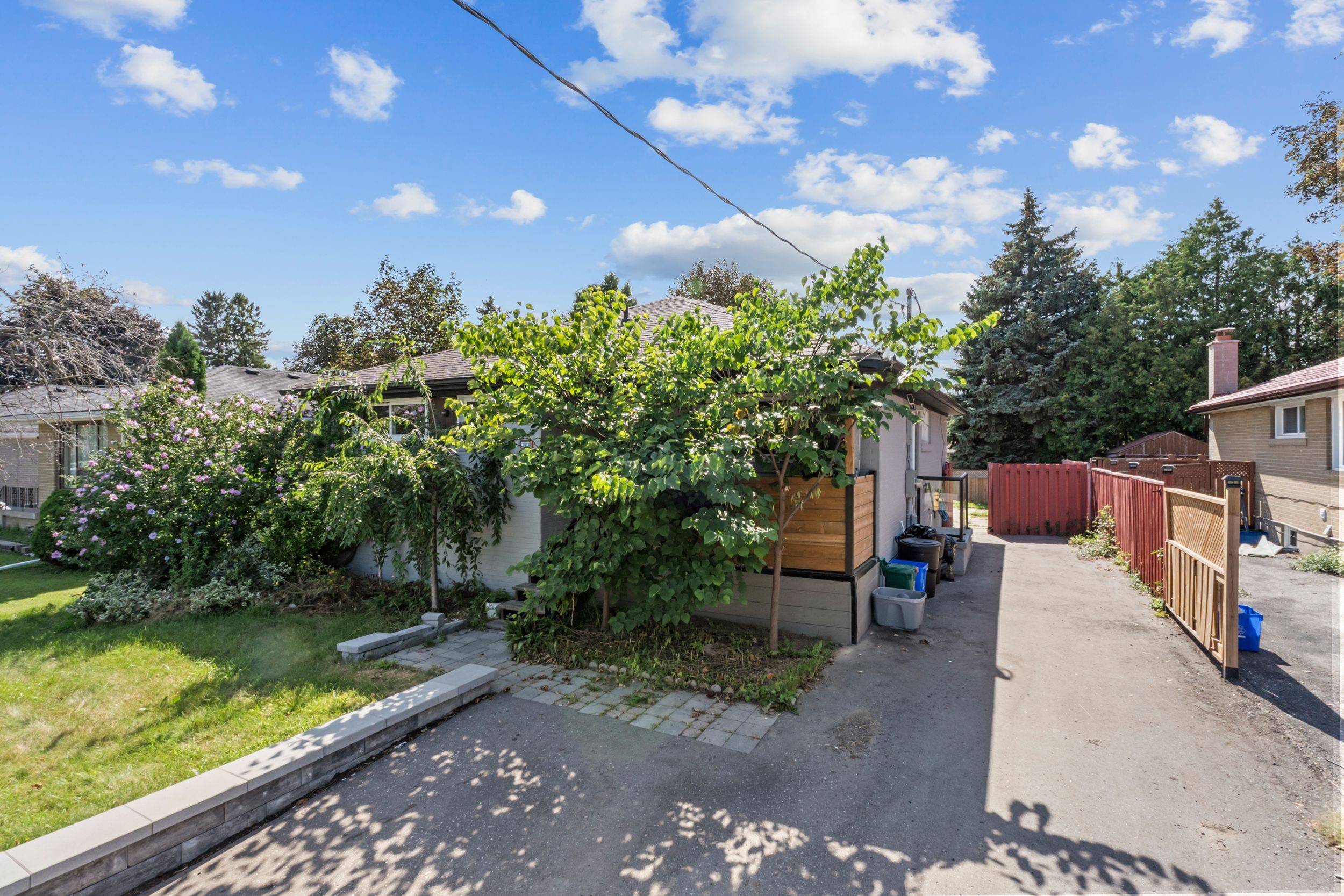 1016 Centre ST N, Whitby, ON L1N 4V3