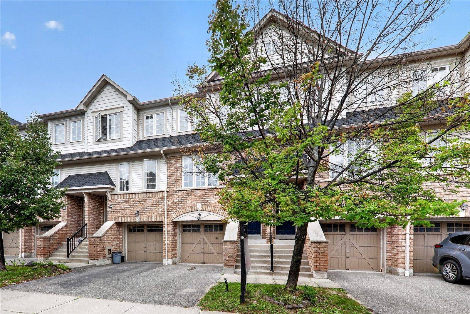 72 Oakins LN, Ajax, ON L1T 0H1