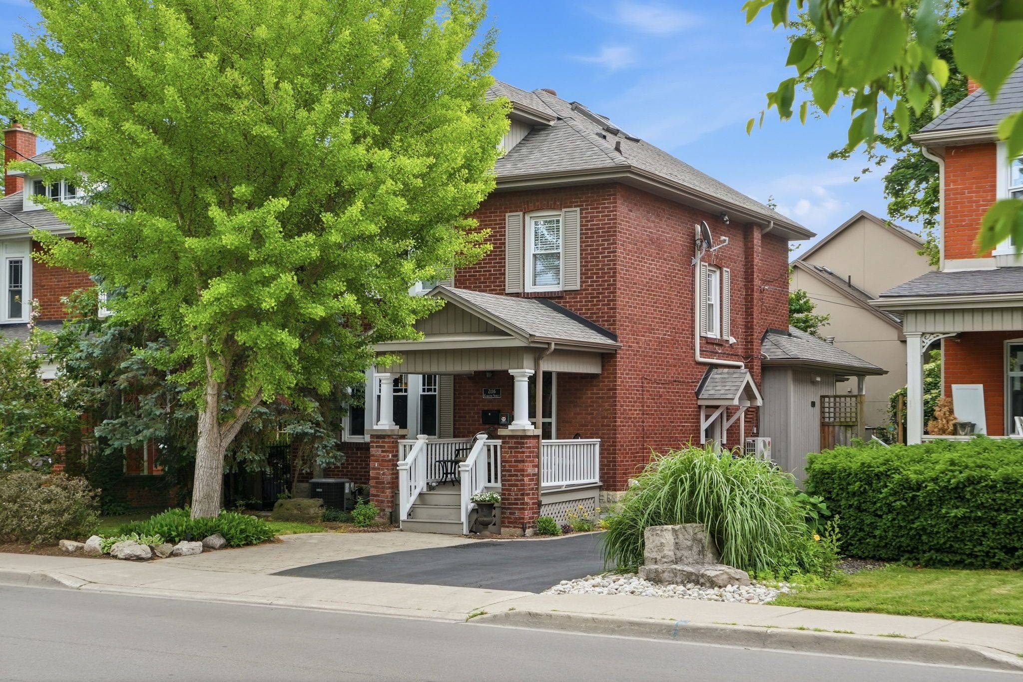 2116 Caroline ST, Burlington, ON L7R 1L8