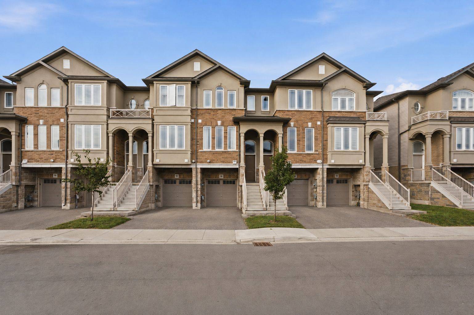 90 Laguna Village CRES, Hamilton, ON L0R 1P0