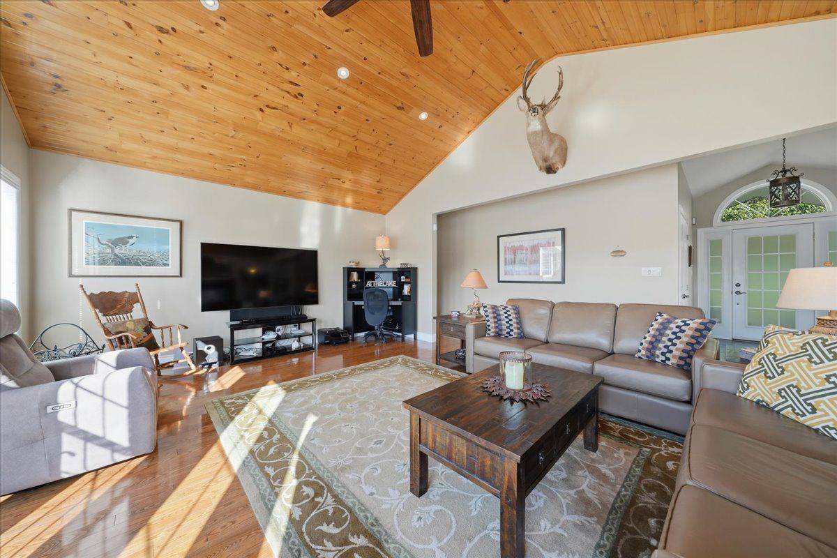 256 Peninsula RD, Havelock-belmont-methuen, ON K0L 1Z0