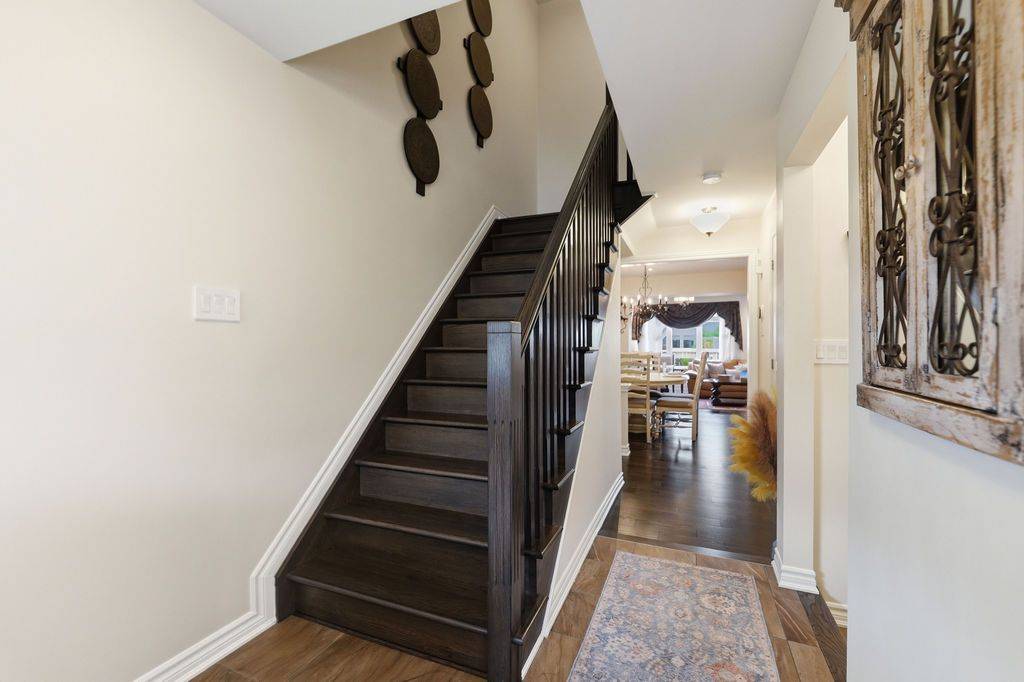 428 White Arctic AVE, Barrhaven, ON K2J 5Y9