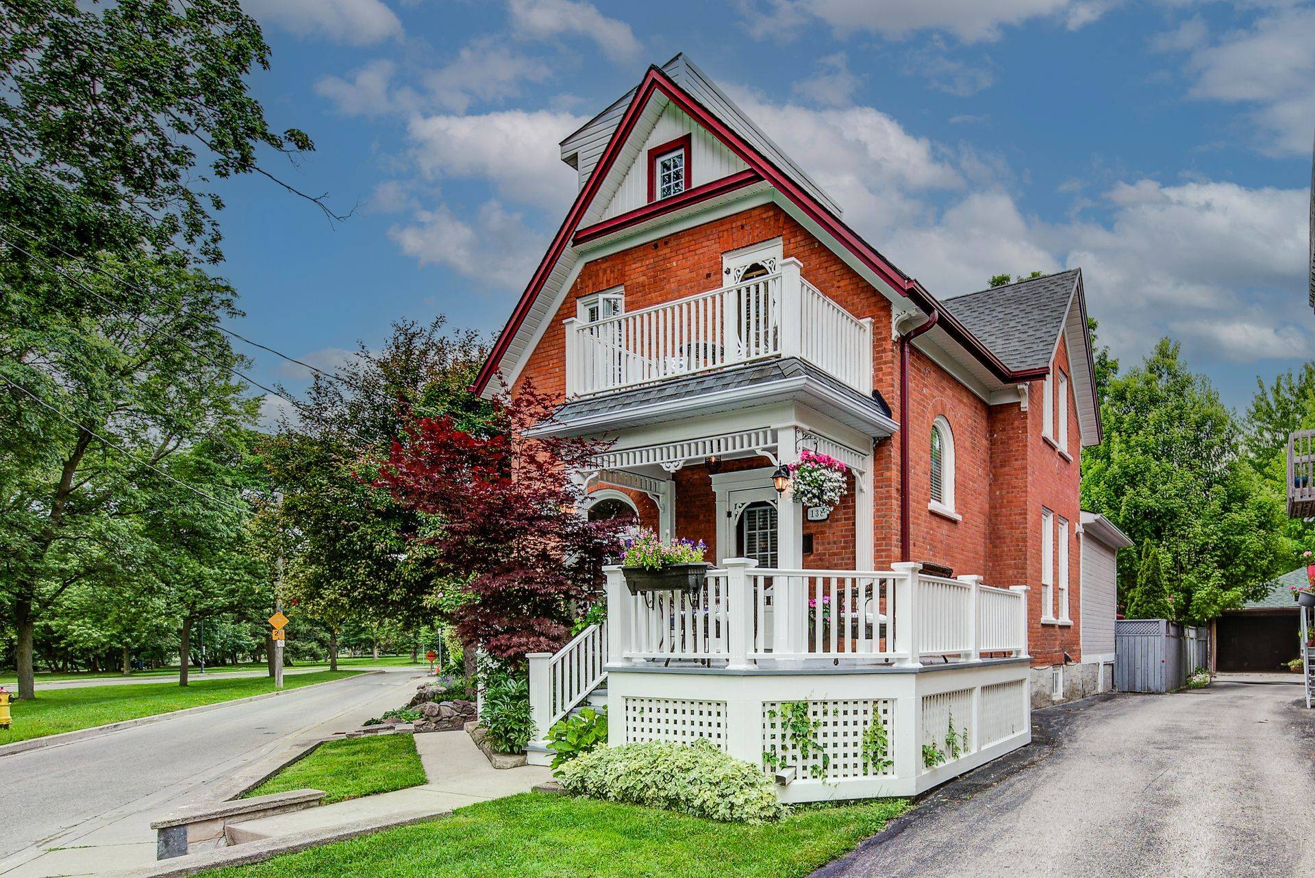138 Water ST S, Kitchener, ON N2G 1Z5