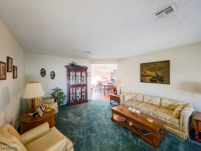 564A Old Nassau Rd, Monroe Twp., NJ 08831