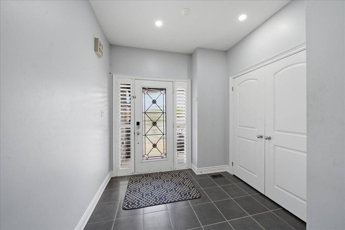 77 Mckenzie WAY, Bradford West Gwillimbury, ON L3Z 0J9