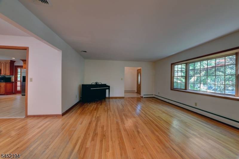 34 Knoll Rd, Wayne Twp., NJ 07470