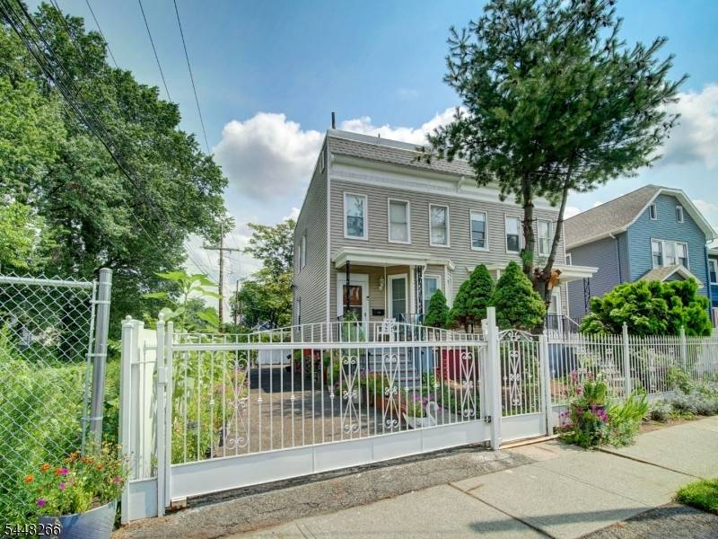 22 Kensington Pl, East Orange City, NJ 07017