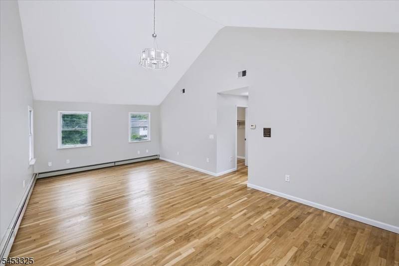 156 River Rd, New Milford Boro, NJ 07646