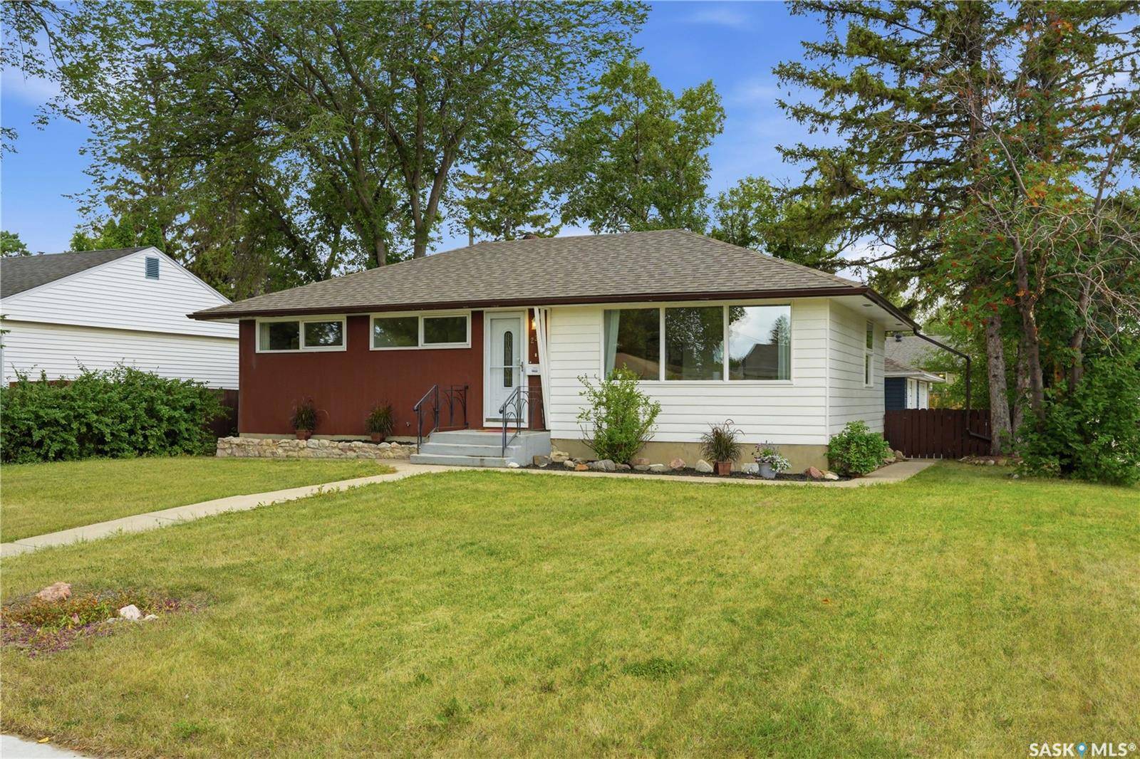 2302 Hanover AVENUE, Saskatoon, SK S7J 1E6