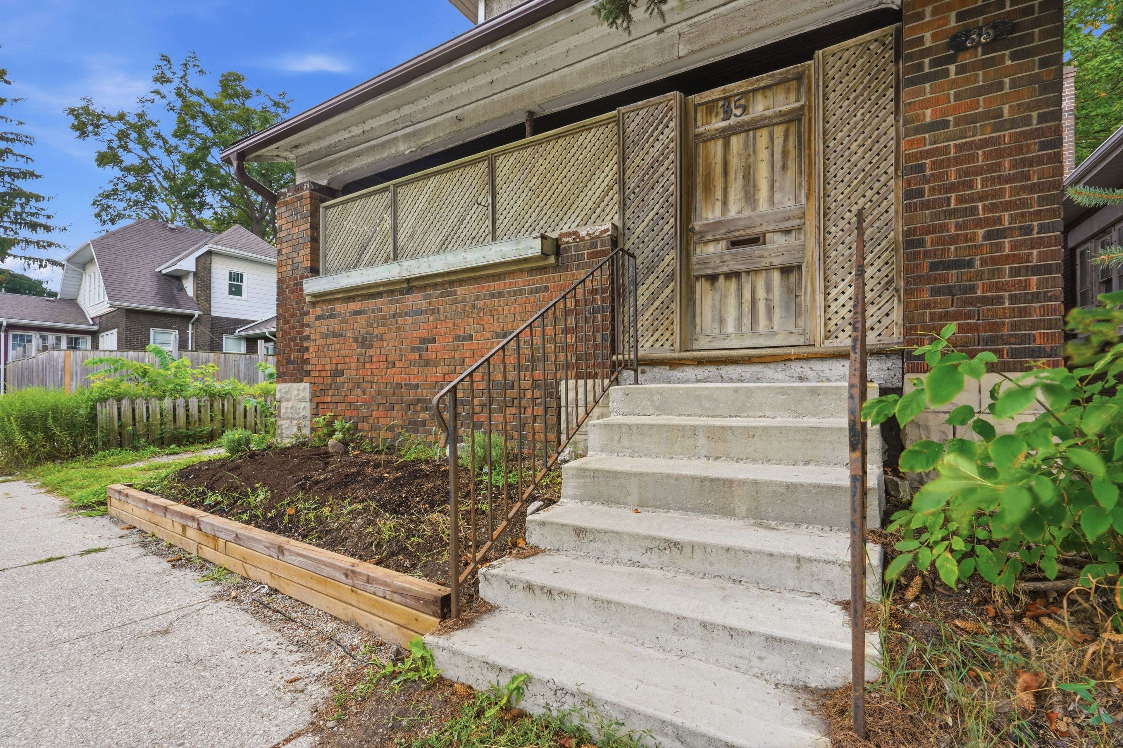 35 Wharncliffe RD S, London South, ON N6J 2J5