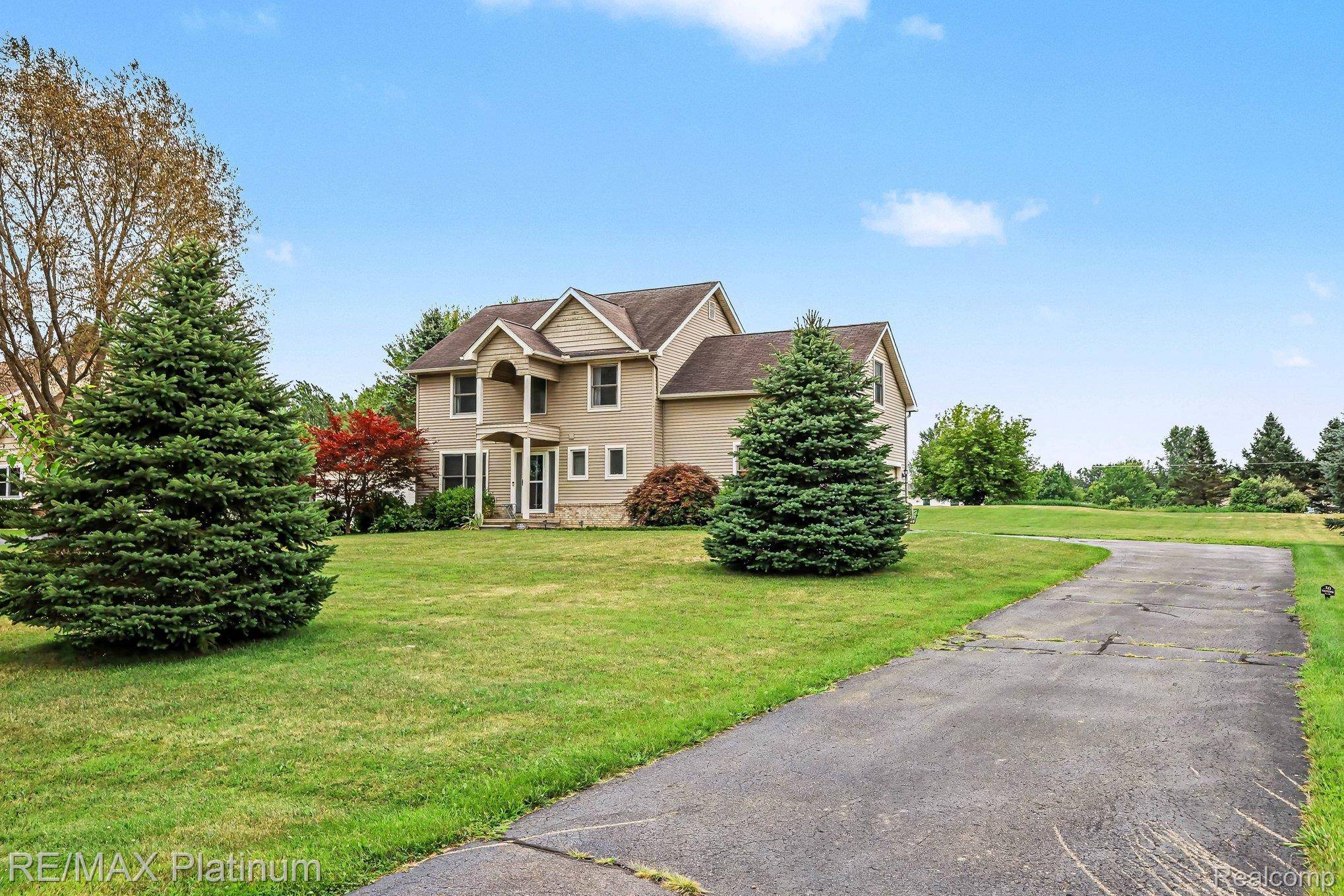 9731 Fountain LN, Handy Township, MI 48836