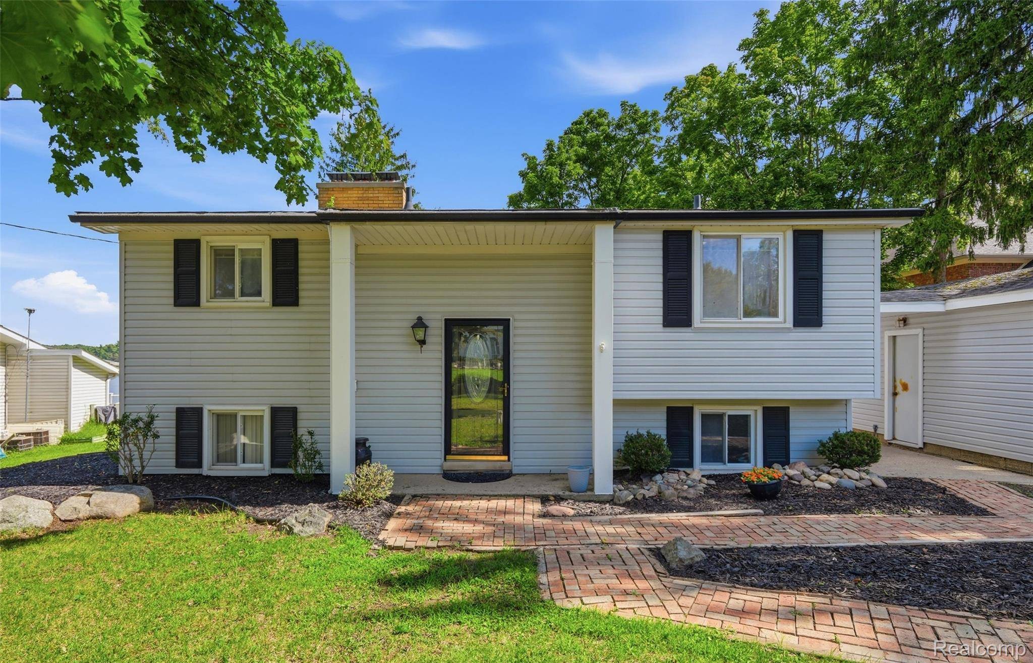 7416 Ledgewood DR, Tyrone Township, MI 48430
