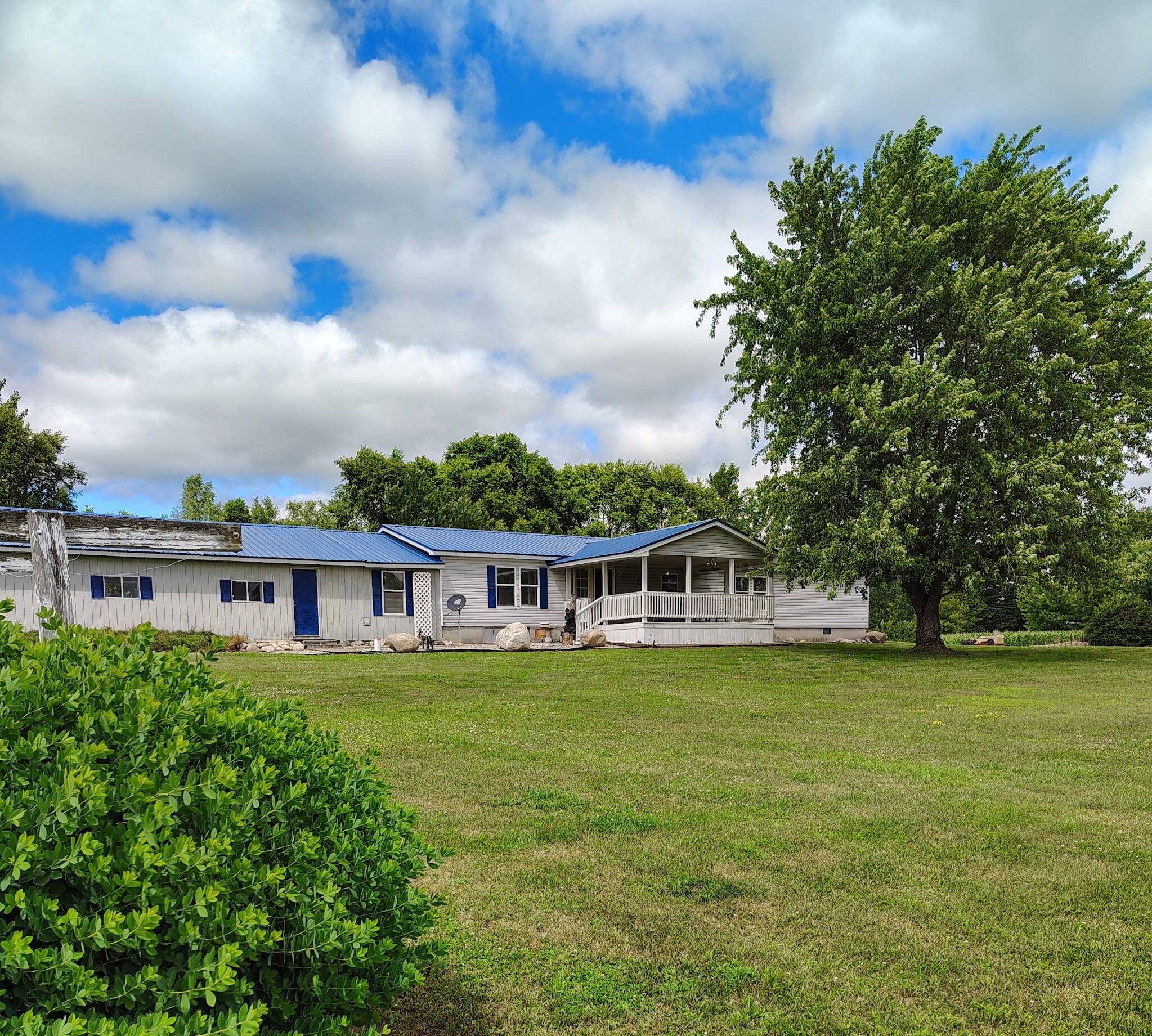 8888 Drew DR, Belvidere Twp, MI 48886