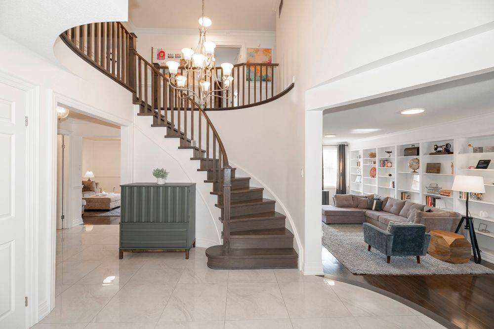 77 Leander ST, Brampton, ON L6S 3N5