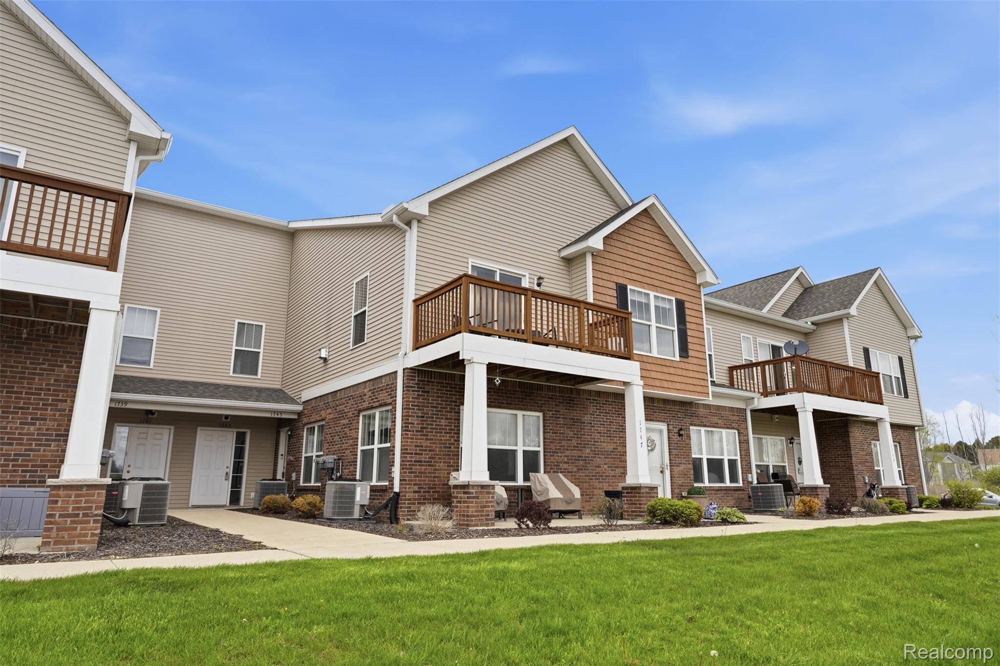 1745 Welland ST, Howell, MI 48855