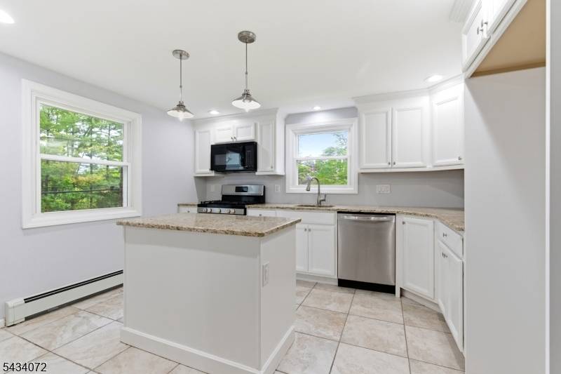 30 Chestnut Ter, Rockaway Boro, NJ 07866