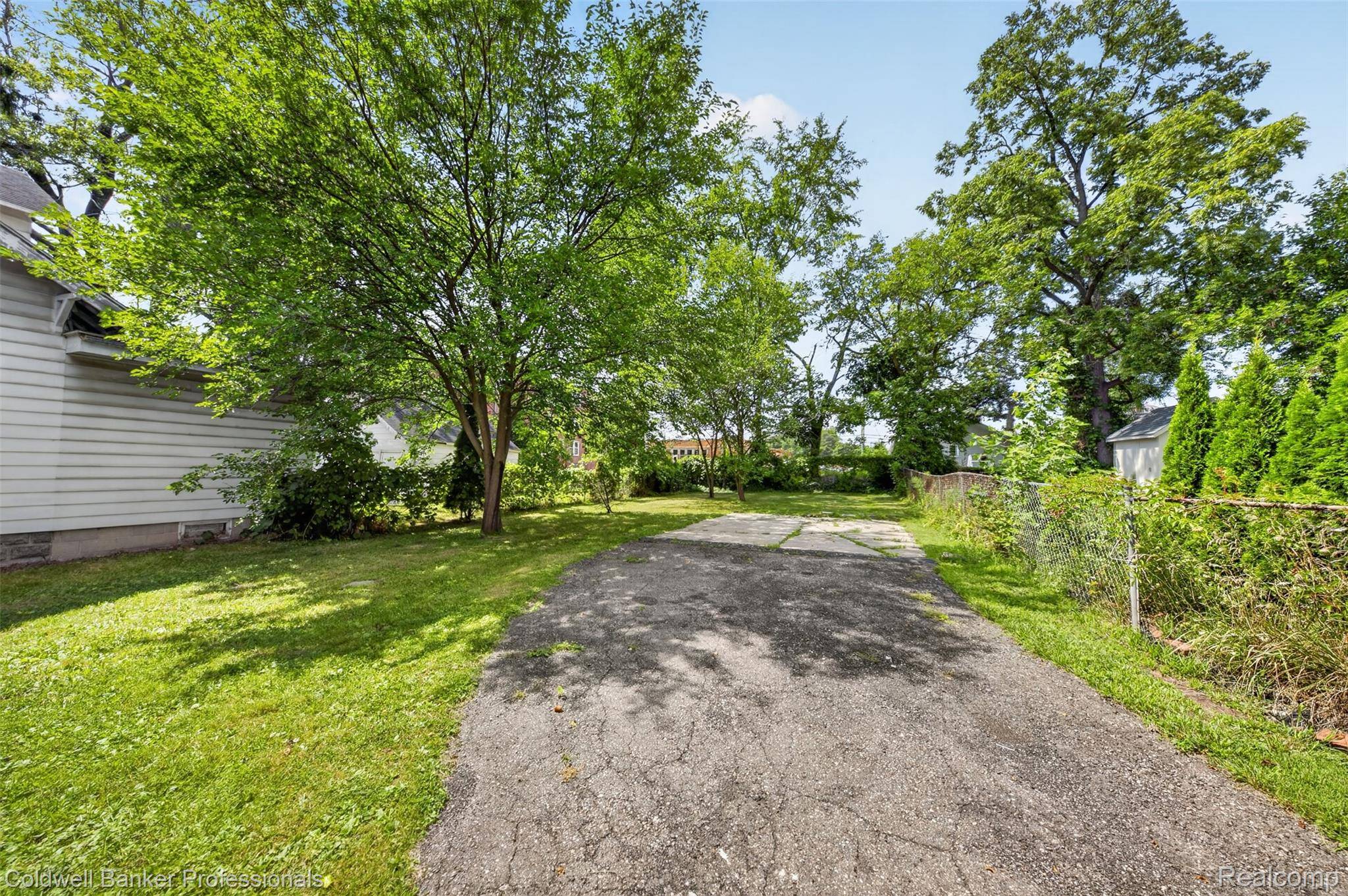 43 Dwight Ave AVE, Pontiac, MI 48341