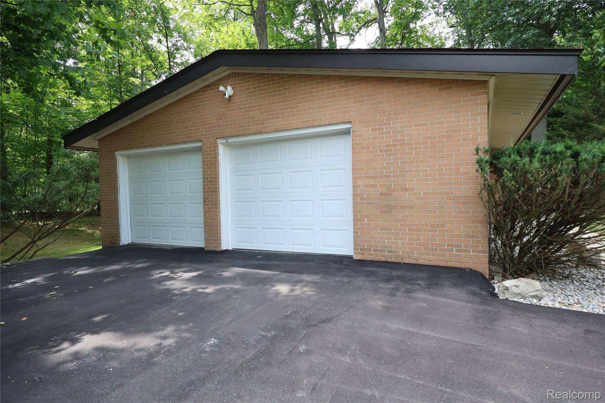 23695 OAK GLEN DR, Southfield, MI 48033