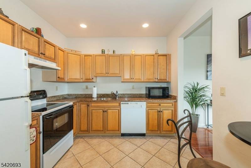 375 Rifle Camp Rd #403, Woodland Park, NJ 07424