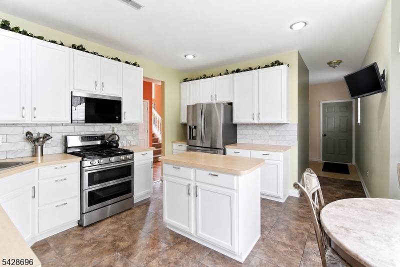 181 Glenwood Ave, Burlington Twp., NJ 08016