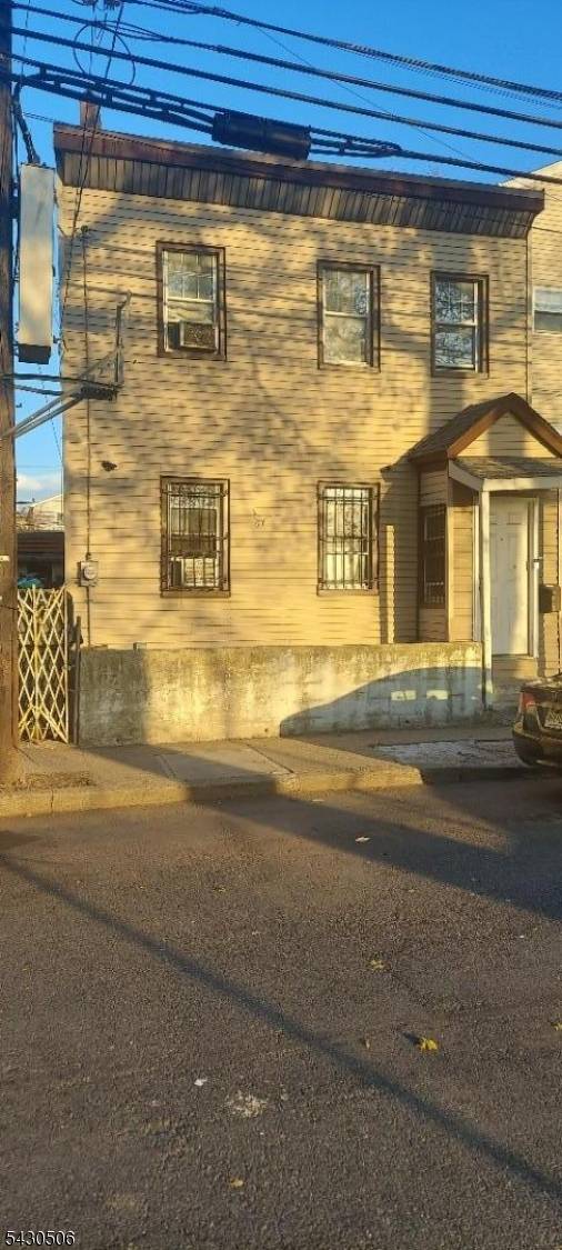 10 Duryea St, Newark City, NJ 07103