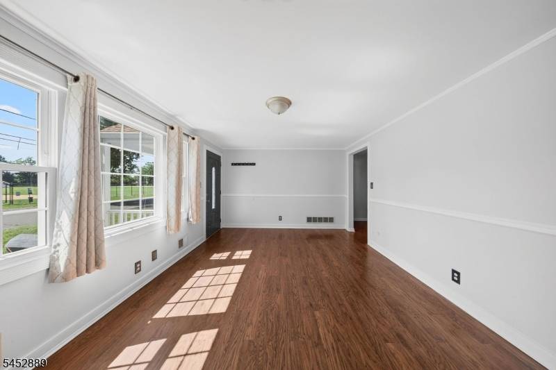 647 Cook Ave, Middlesex Boro, NJ 08846