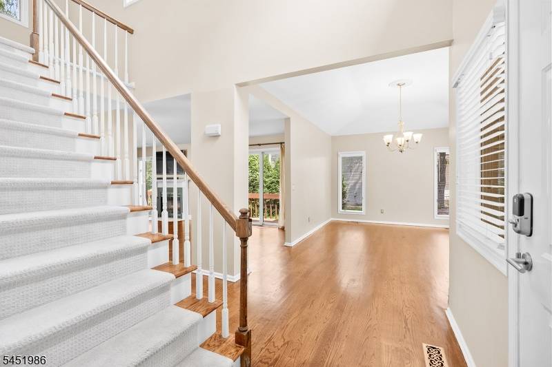 31 Stone Row Ln, Jefferson Twp., NJ 07438
