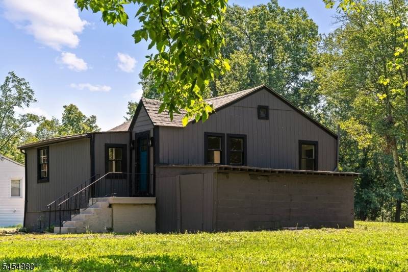 107 Oak Grove Rd, Raritan Twp., NJ 08822