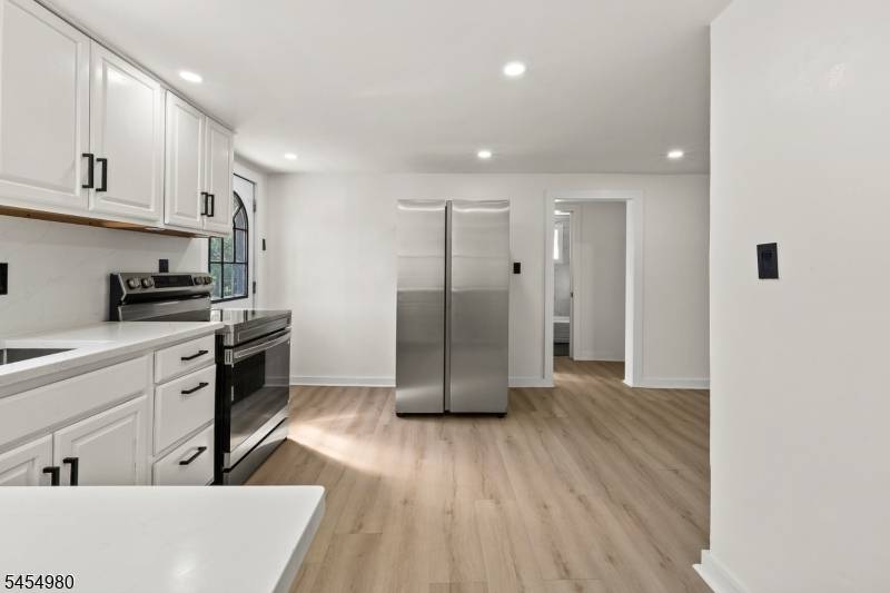 107 Oak Grove Rd, Raritan Twp., NJ 08822