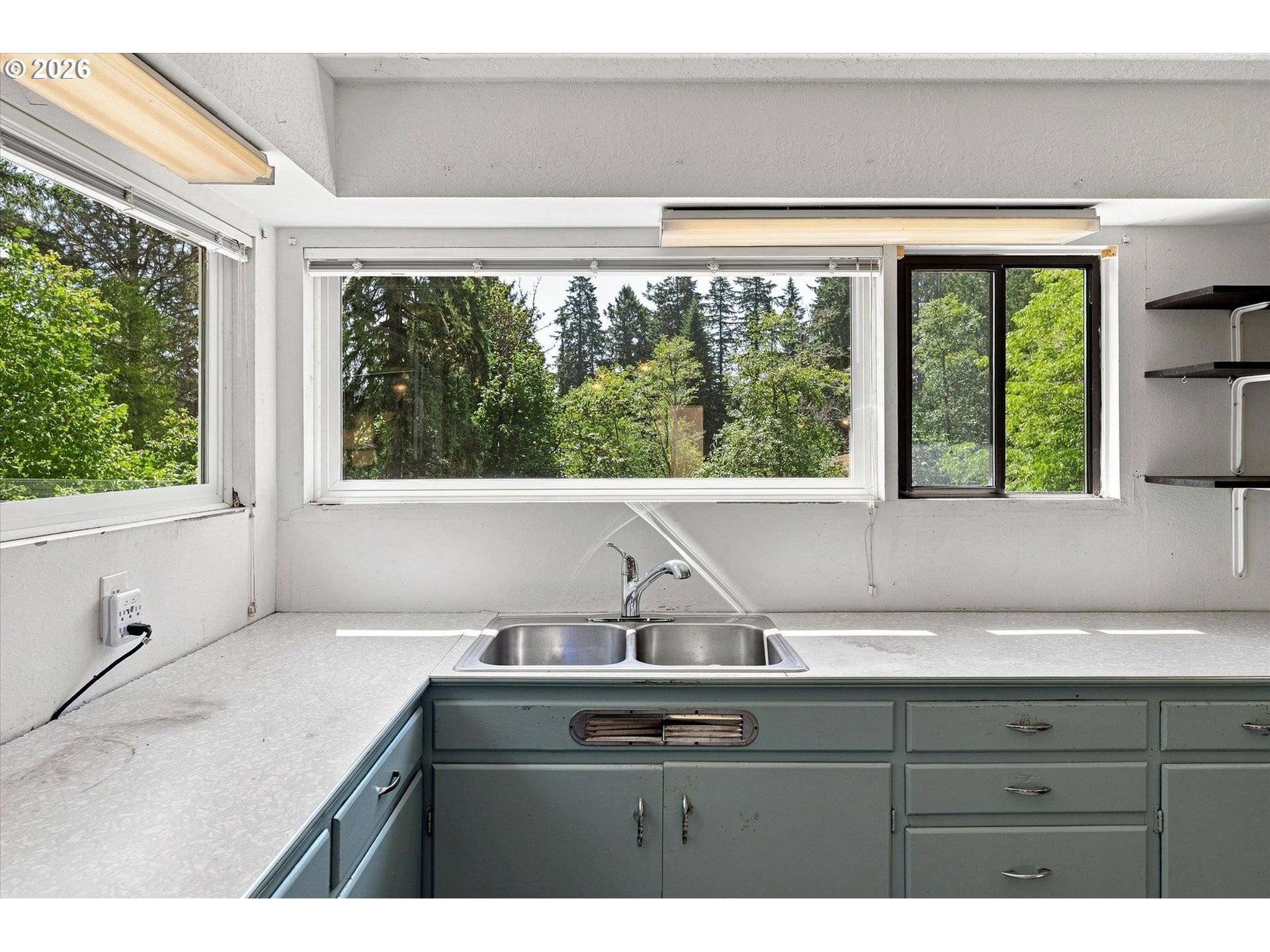 205 N MAPLE HILL RD, Kelso, WA 98626