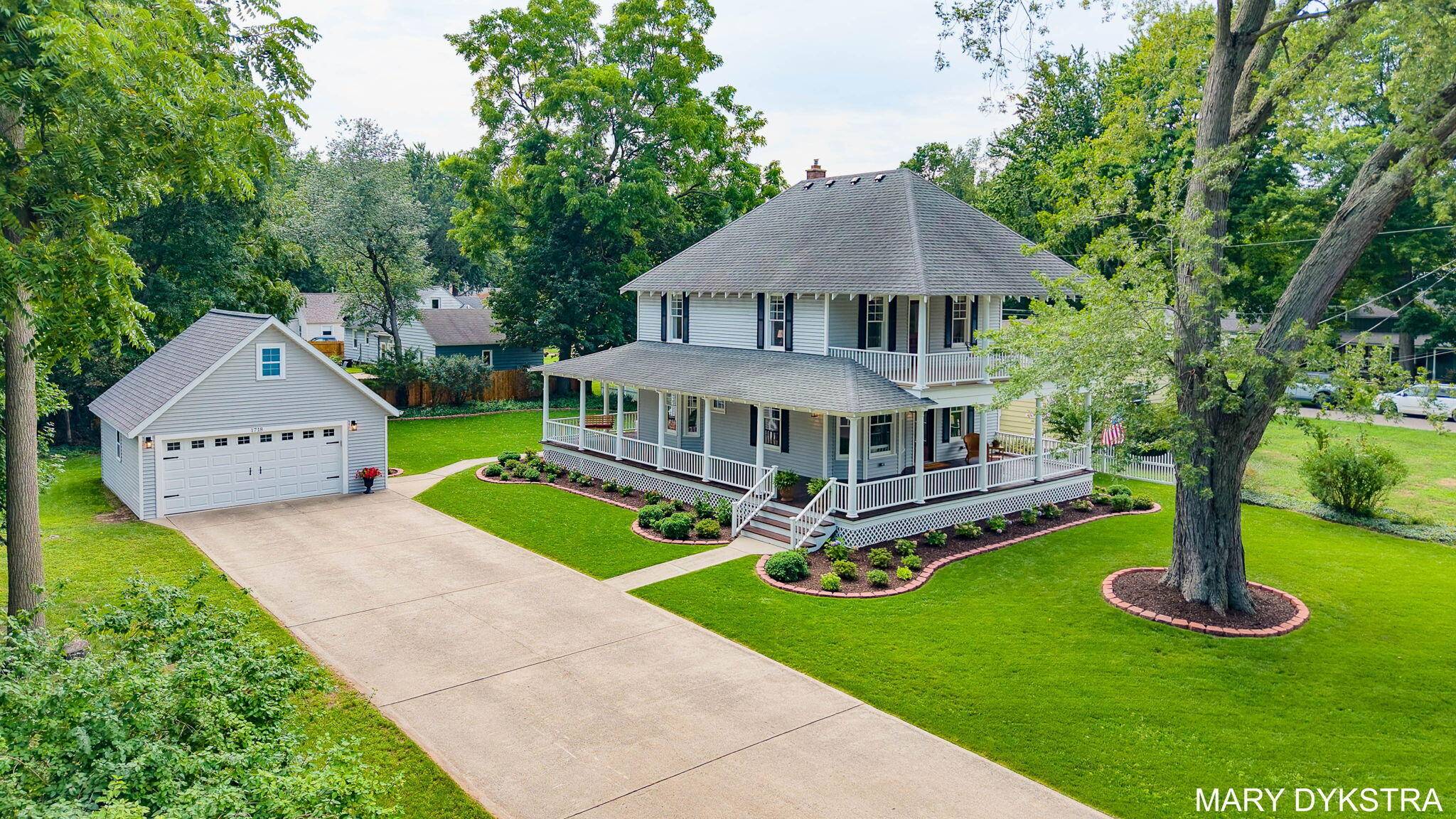 1718 Summit ST, Park Twp, MI 49423