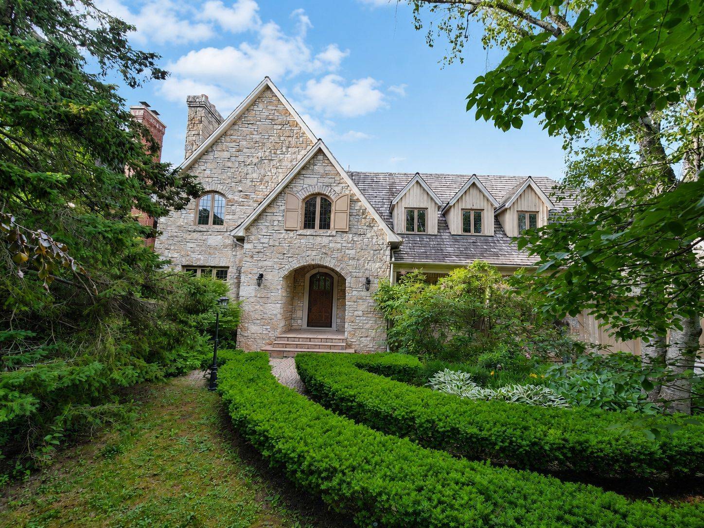 14 St Margarets DR, Toronto C12, ON M4N 3E5