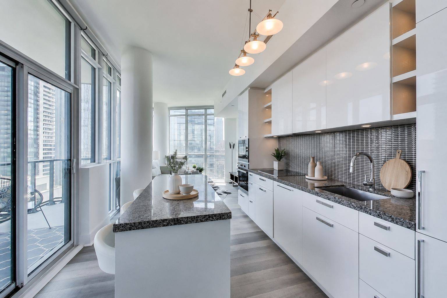 32 Davenport RD #2107, Toronto C02, ON M5R 0B5