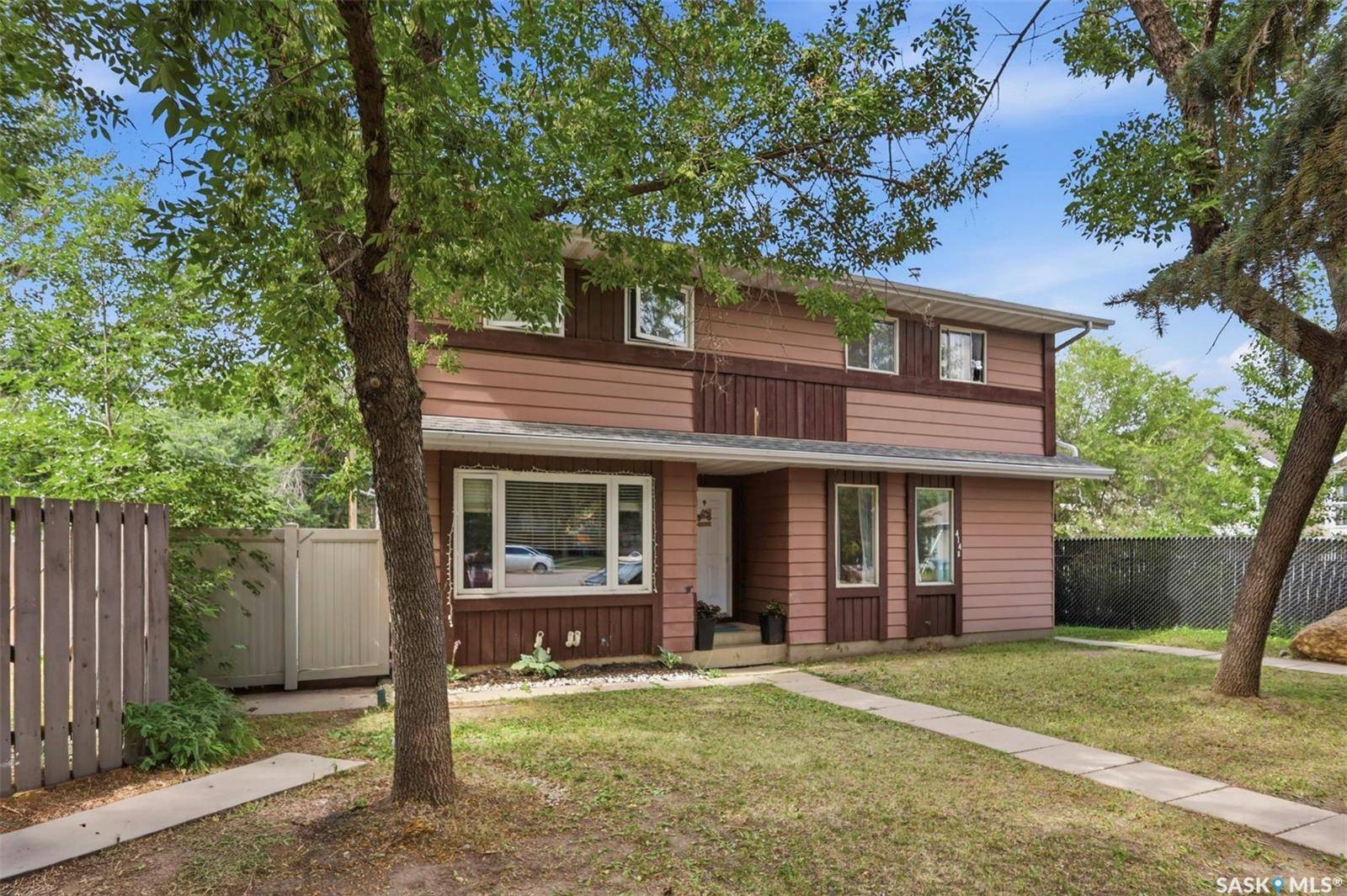 414 Gardiner PLACE #A & B, Saskatoon, SK S7N 2S9