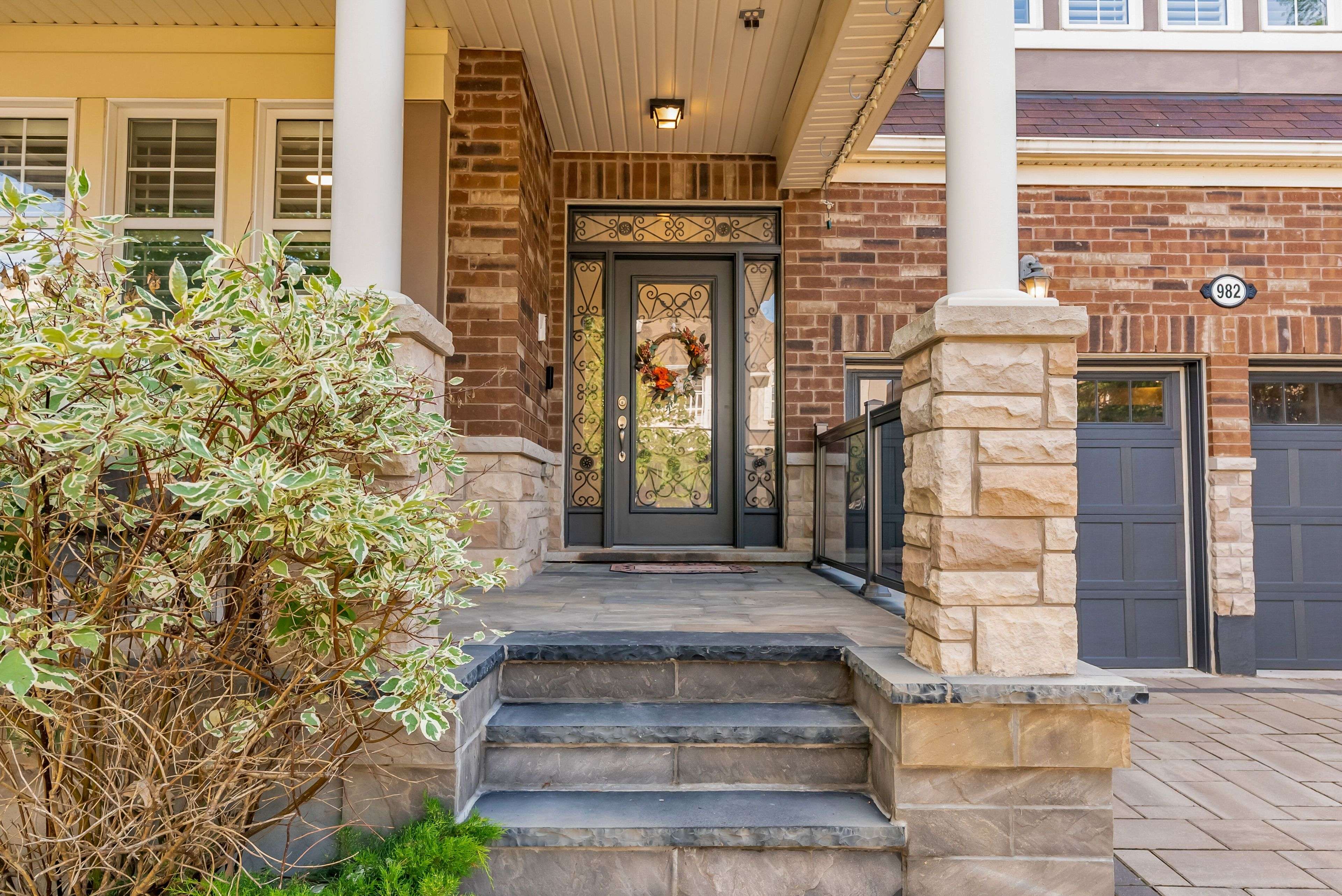 982 Syndenham LN, Milton, ON L9T 8K1