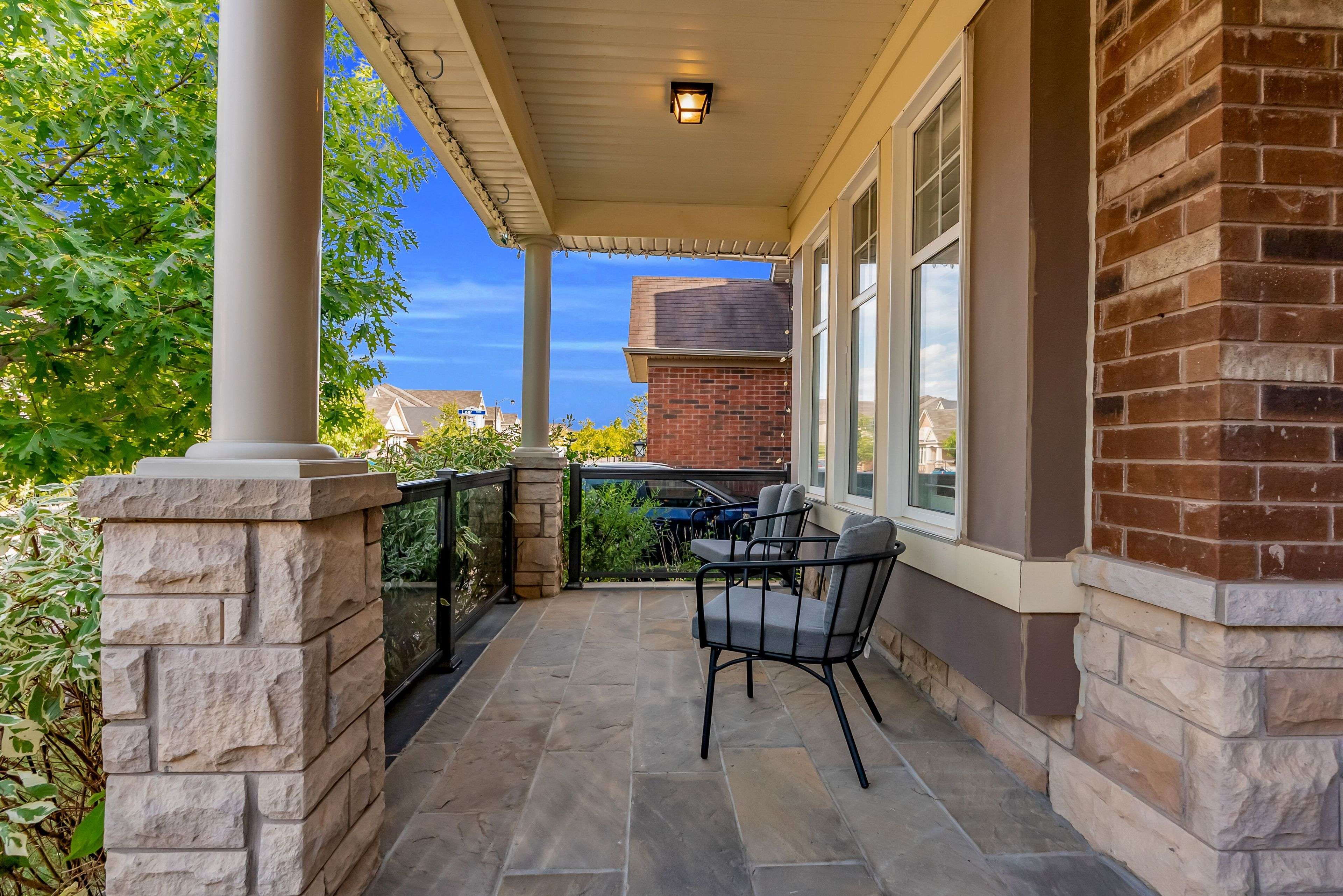 982 Syndenham LN, Milton, ON L9T 8K1