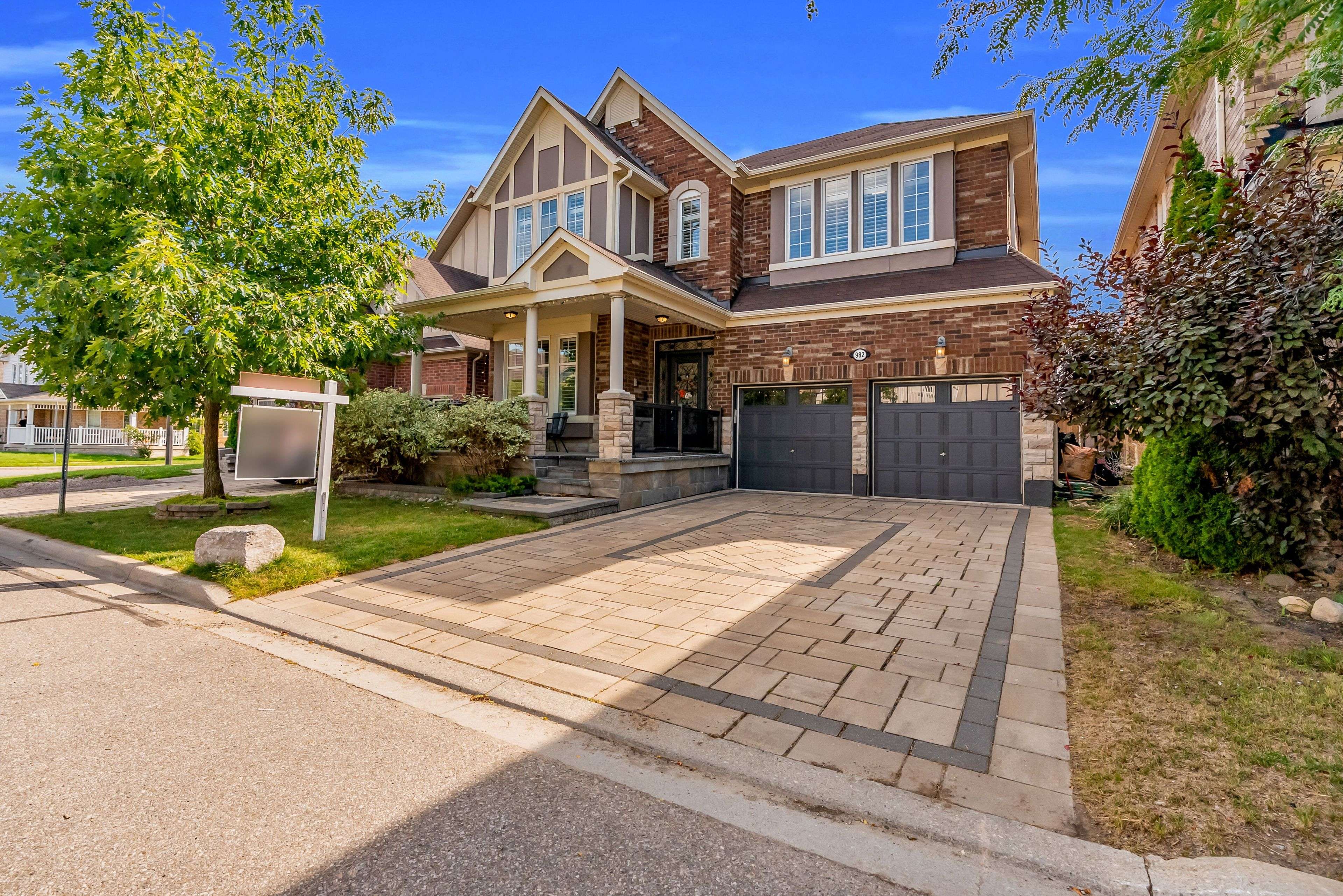 982 Syndenham LN, Milton, ON L9T 8K1