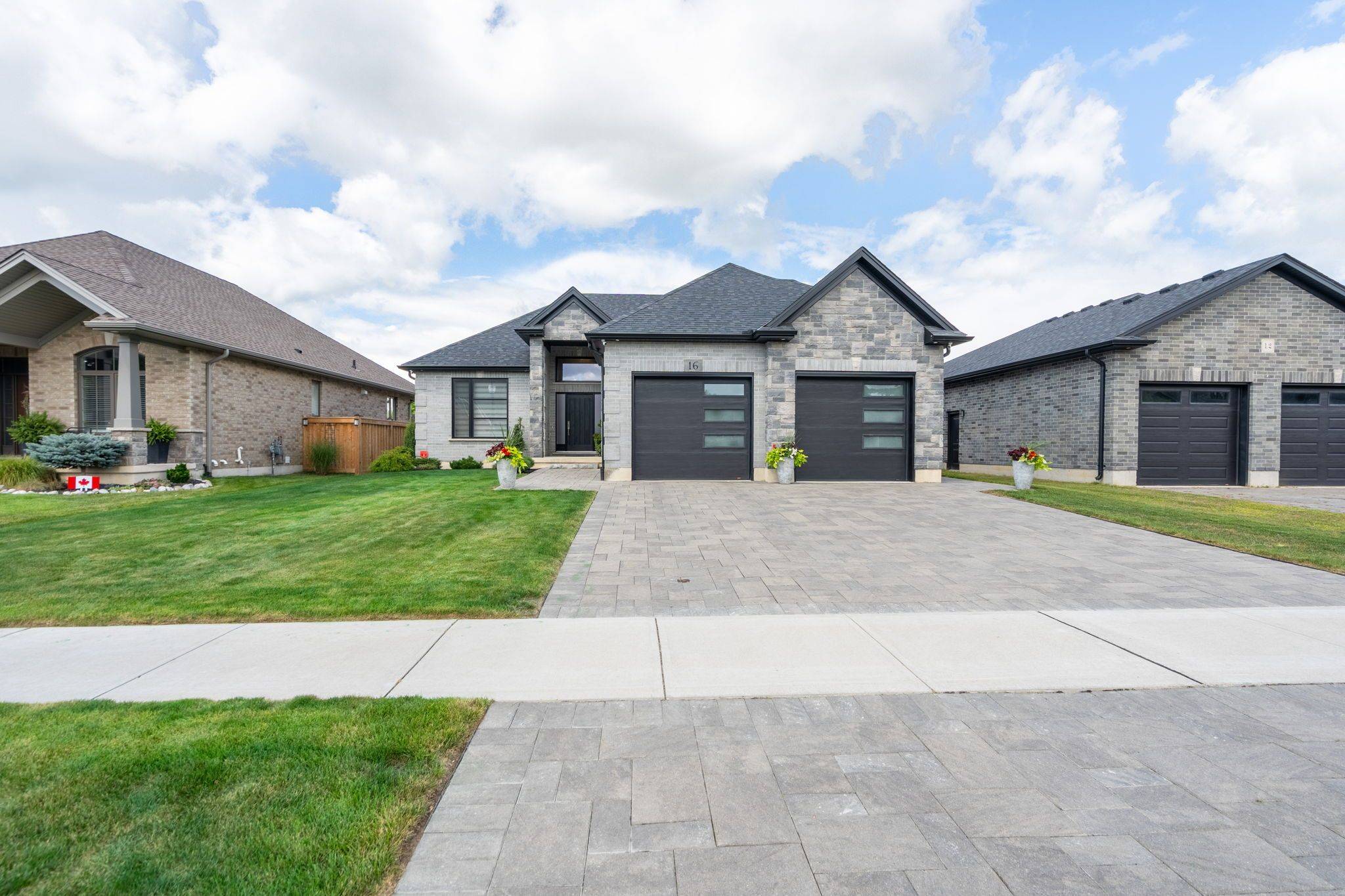 16 Foxborough PL, Thames Centre, ON N0M 2P0