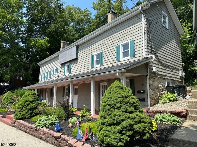 14 W Main St Apt B, Clinton Town, NJ 08809