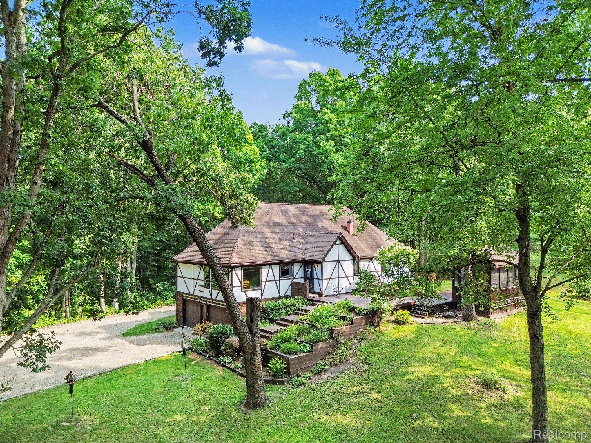 6300 Raddatz RD, Cohoctah Township, MI 48836