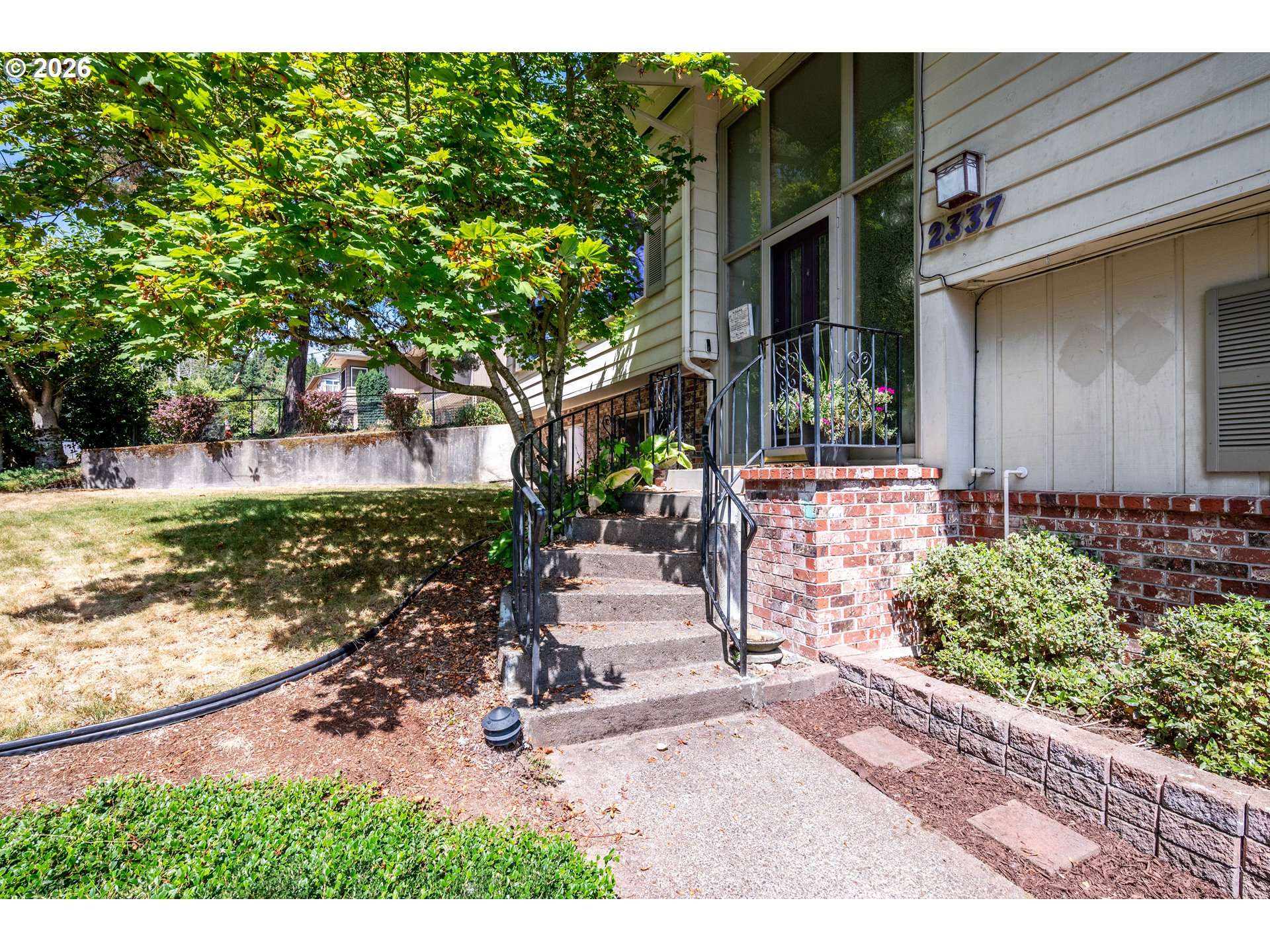 2337 W HILLS DR, Longview, WA 98632