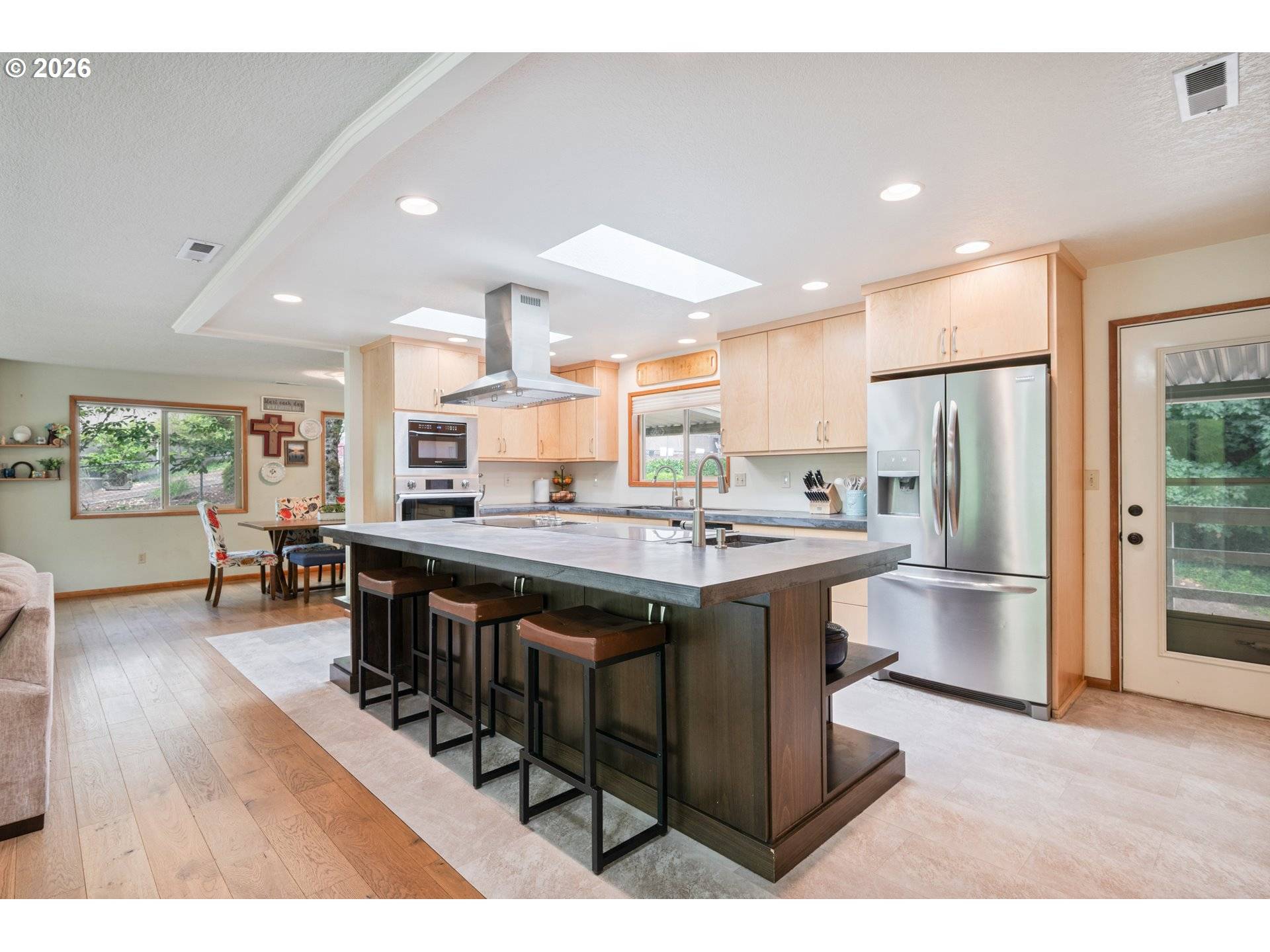 2337 W HILLS DR, Longview, WA 98632