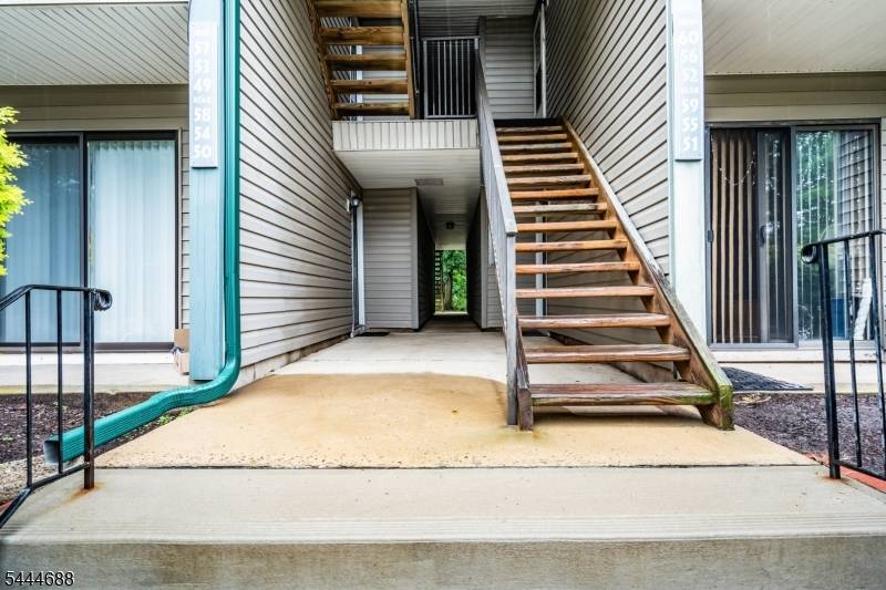 57 Fisher Dr, Franklin Twp., NJ 08823